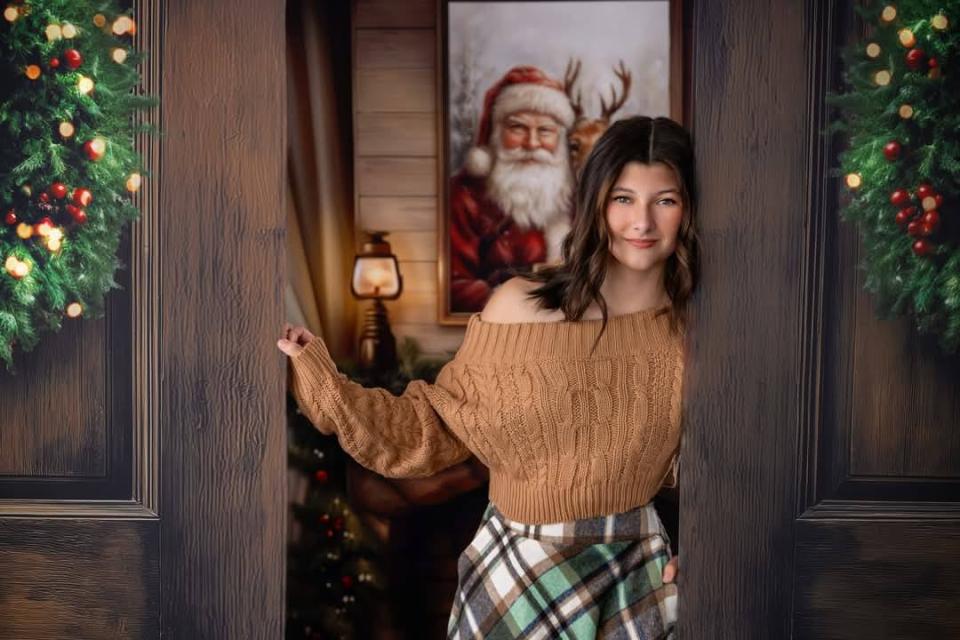 Skinny Door Rustic Wood (CC)