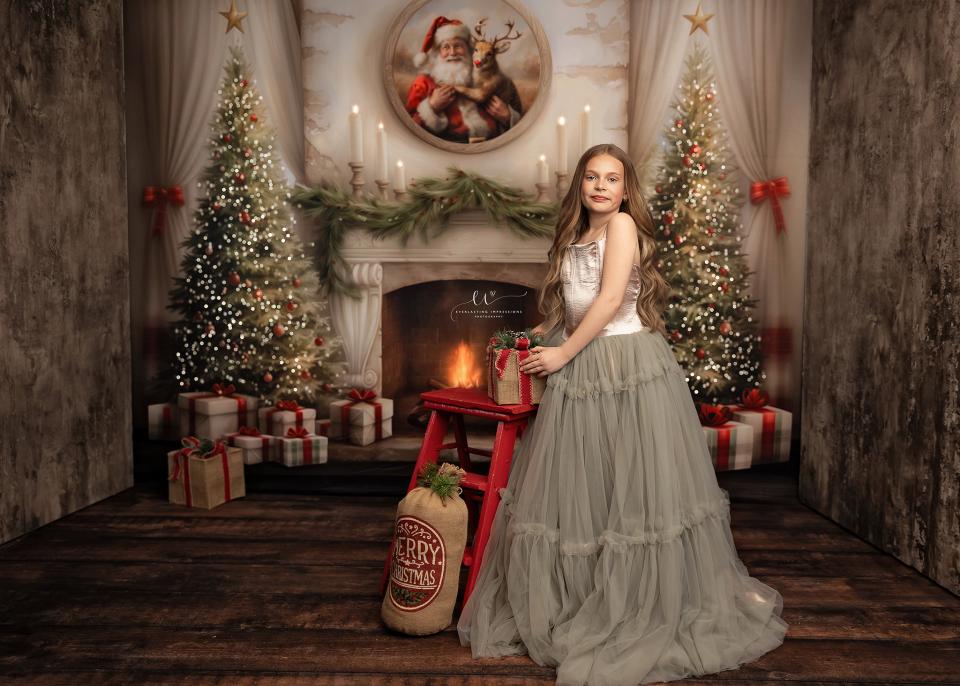 A Very Merry Christmas Mantel (MD)