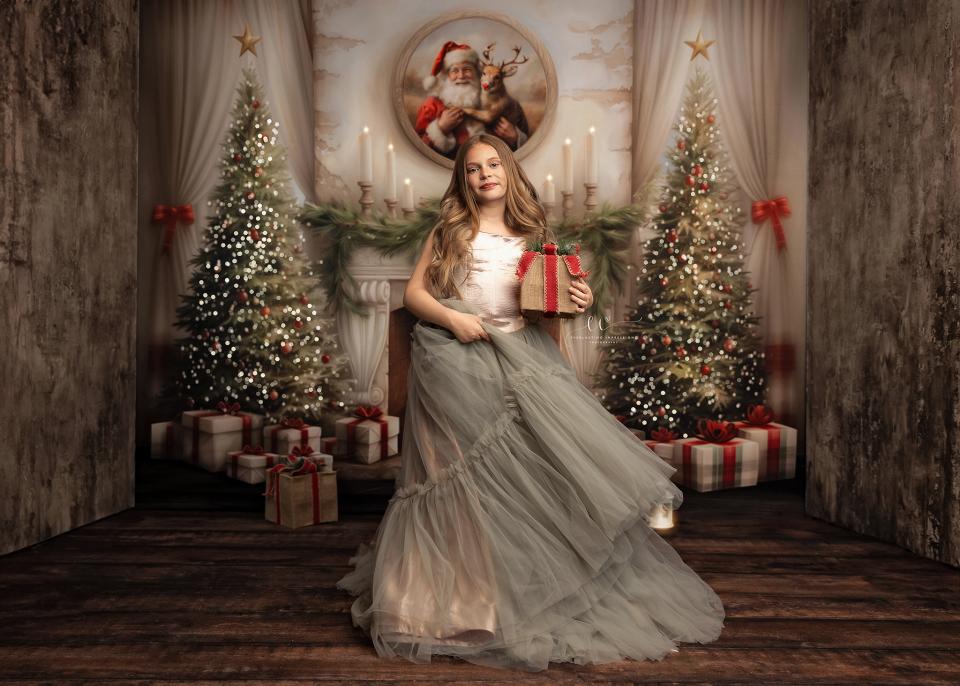 A Very Merry Christmas Mantel (MD)