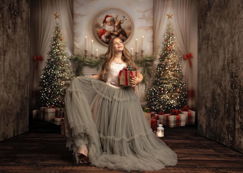 A Very Merry Christmas Mantel (MD)