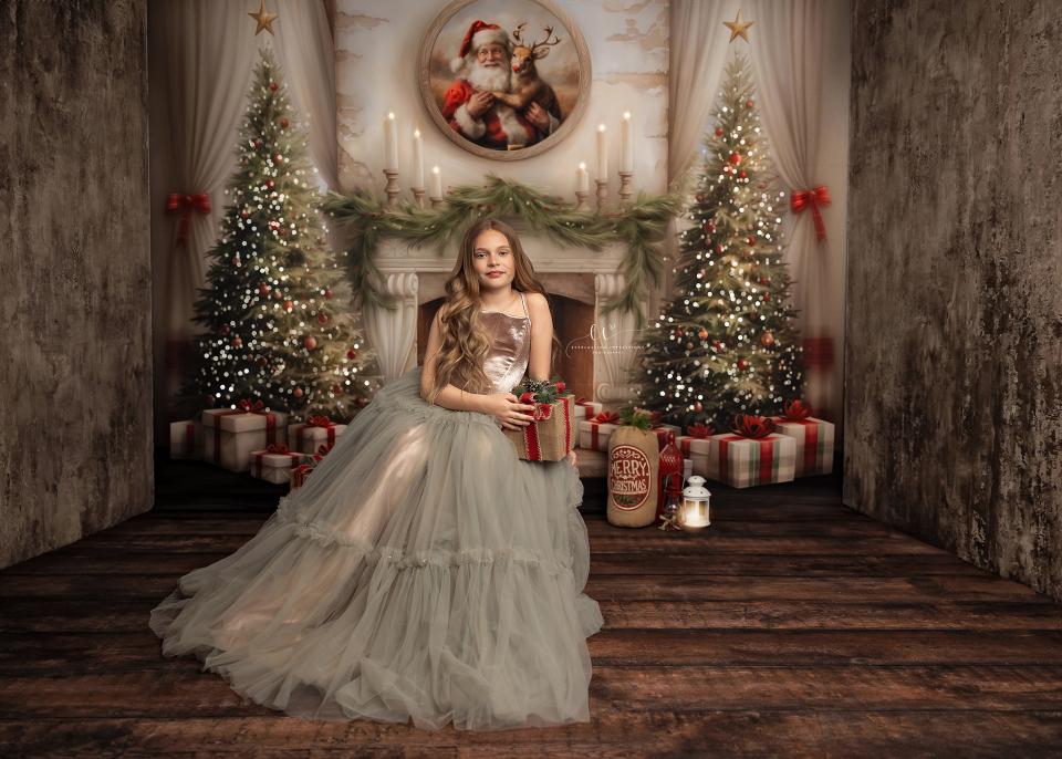 A Very Merry Christmas Mantel (MD)