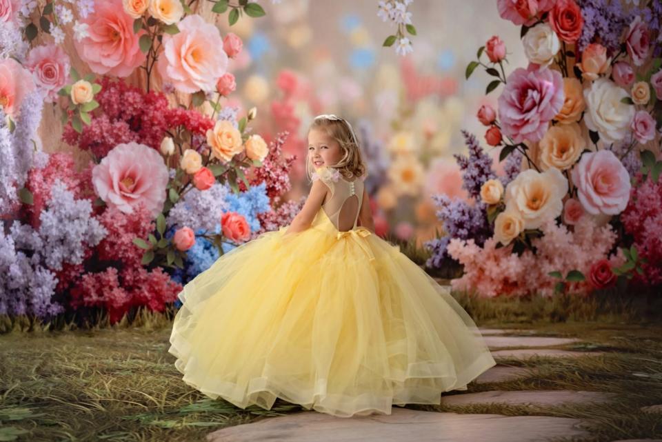 Bloomscape Arched Flora Sweeps (CC)