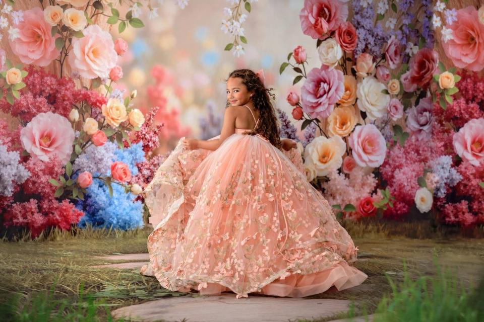 Bloomscape Arched Flora Sweeps (CC)