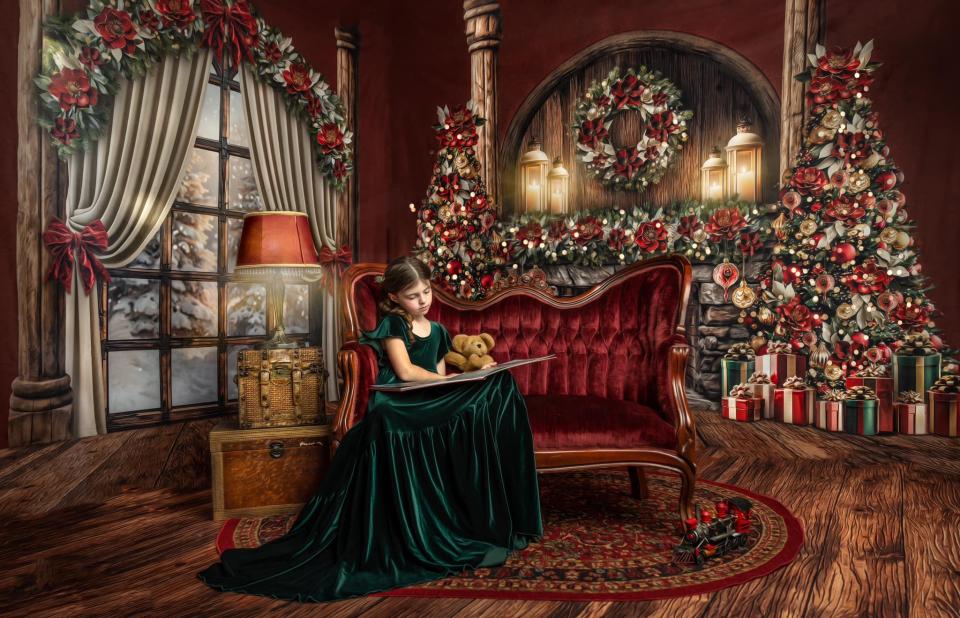 Christmas Arch Window Red Wall (VR)