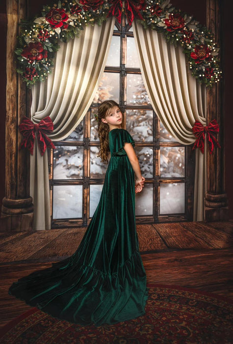 Christmas Arch Window Red Wall (VR)