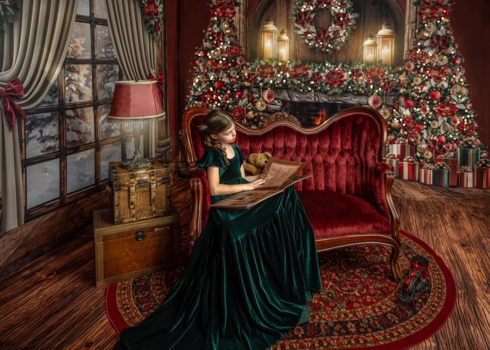 Christmas Arch Window Red Wall (VR)