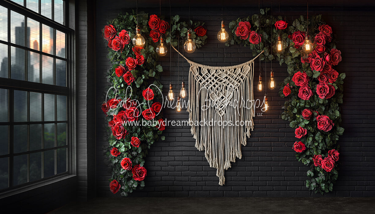 Corner Loft Red Rose Macrame (CC)