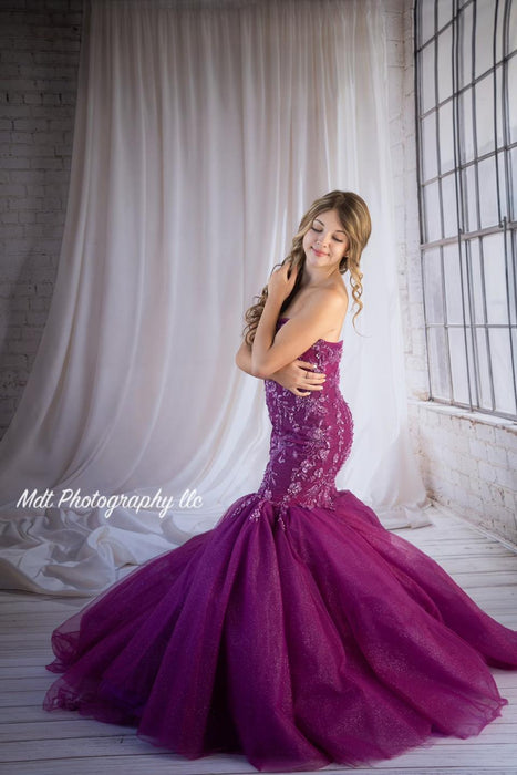 Curtain Grunge Room Sweep (WM)