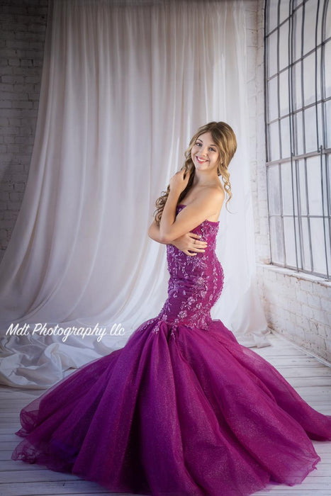 Curtain Grunge Room Sweep (WM)