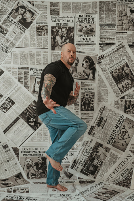 Love Makes Headlines Papers Sweeps (CC)