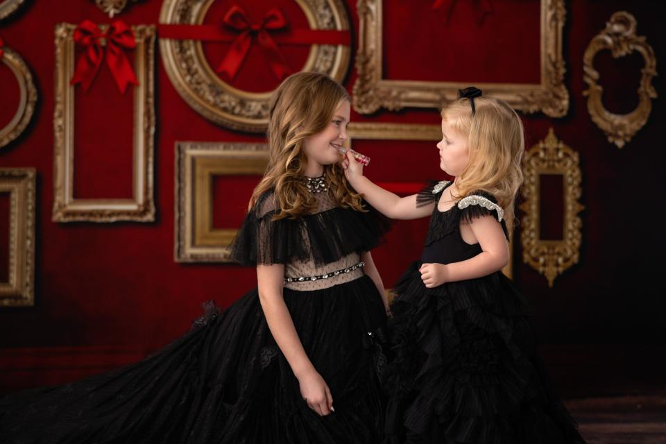 The Gilded Gallery Velvet Rouge (WM)