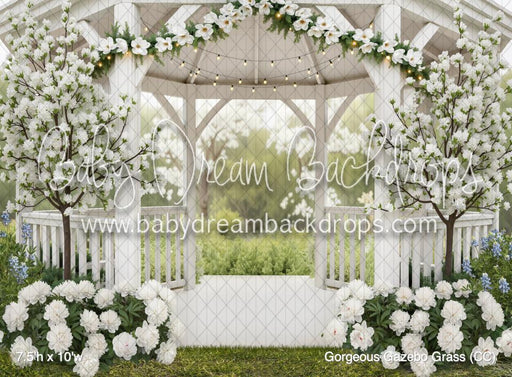 Gorgeous Gazebo Grass (CC)