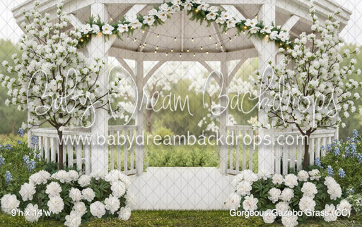Gorgeous Gazebo Grass (CC)