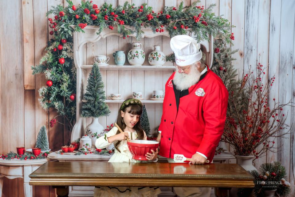 The Holiday Hutch (WM)