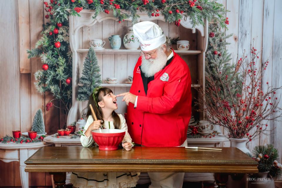 The Holiday Hutch (WM)