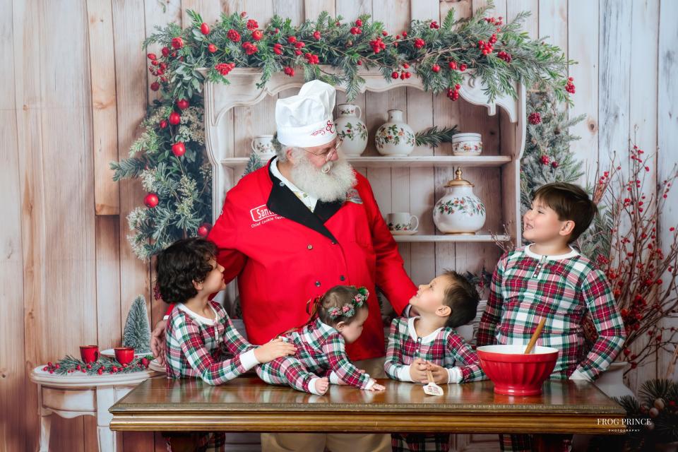 The Holiday Hutch (WM)