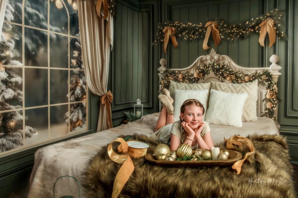 Magnolia Noel Window (JA)