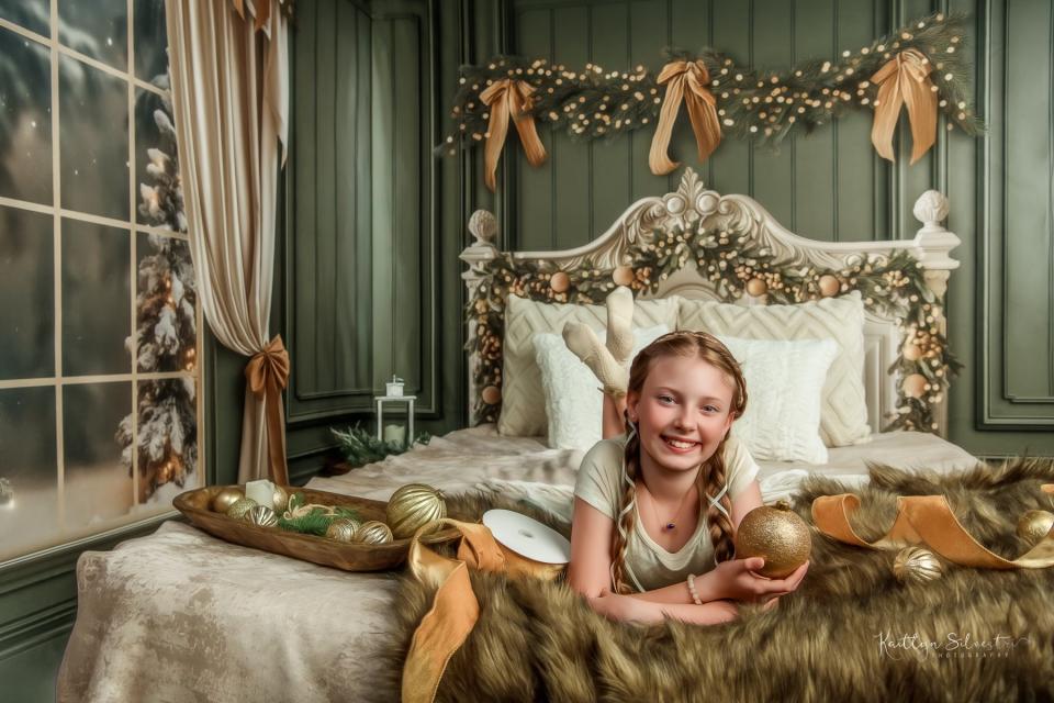 Magnolia Noel Window (JA)