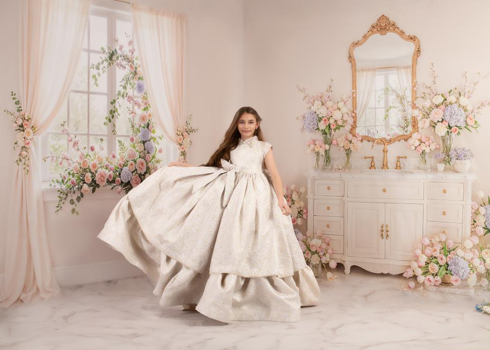 RTS FBK AMBASSADOR SAMPLES 8x10 Dream Fleece Morning Petal Vanity (No Windows) (WM) (Whitney)