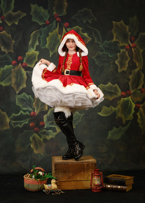 Sweeps Heirloom Holly Harmony