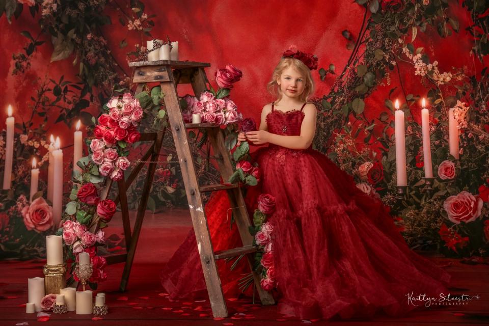 Red Rose Heart Arch (WM)