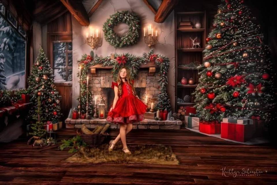 Santa's Christmas Cabin (Night) (MD)