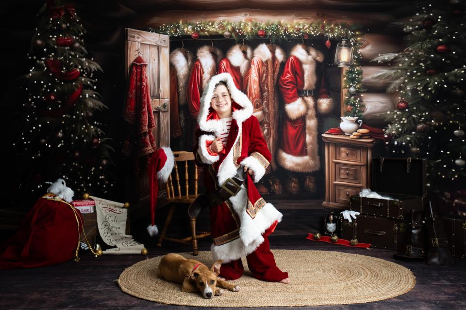 Santa's Rustic Cabin Closet Flipped (MD)