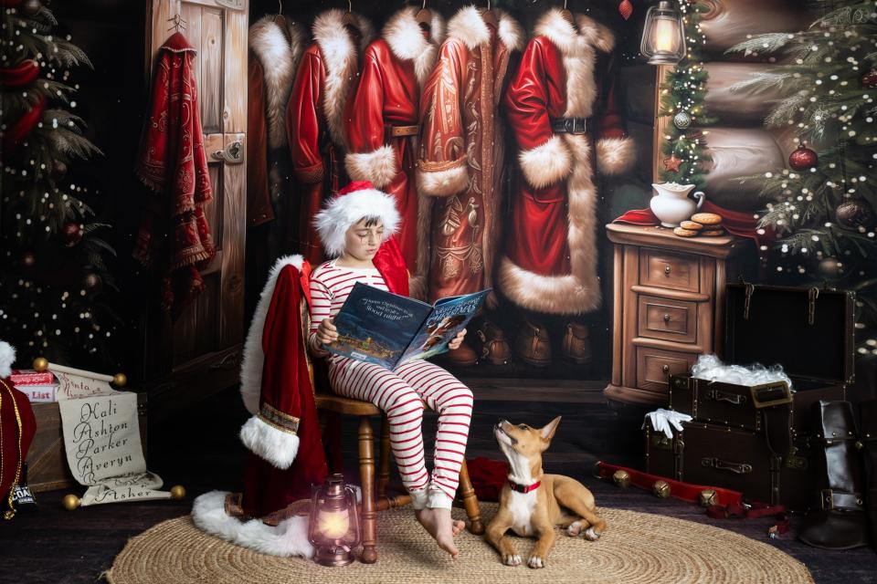 Santa's Rustic Cabin Closet (MD)