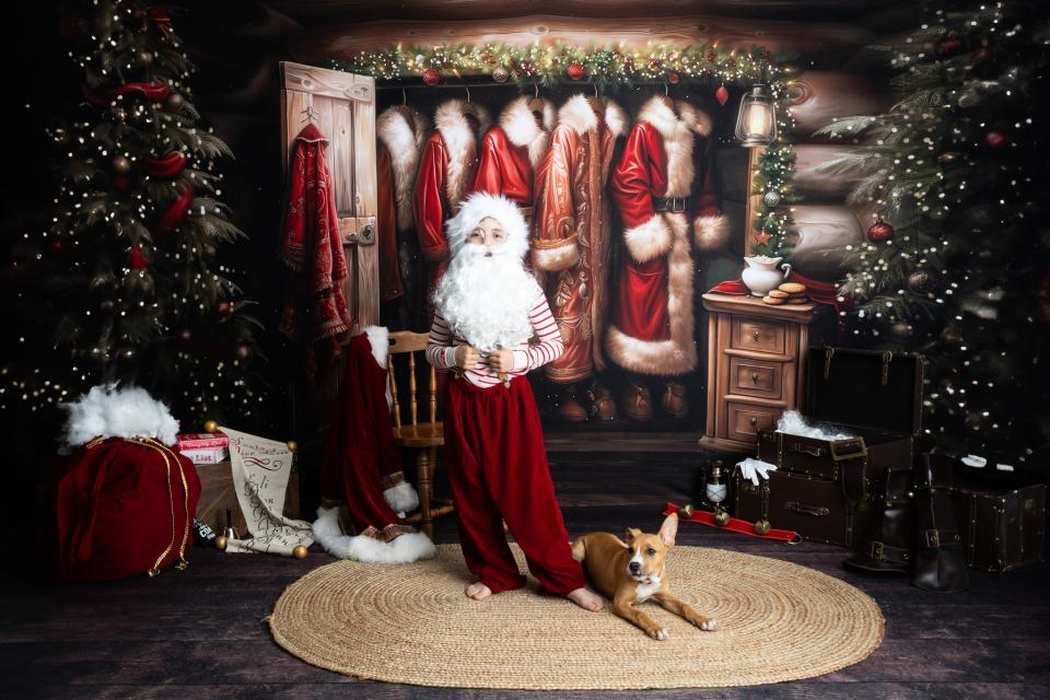 Santa's Rustic Cabin Closet Flipped (MD)