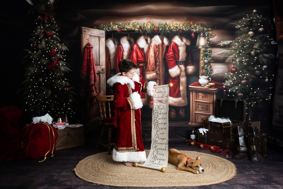 Santa's Rustic Cabin Closet Flipped (MD)