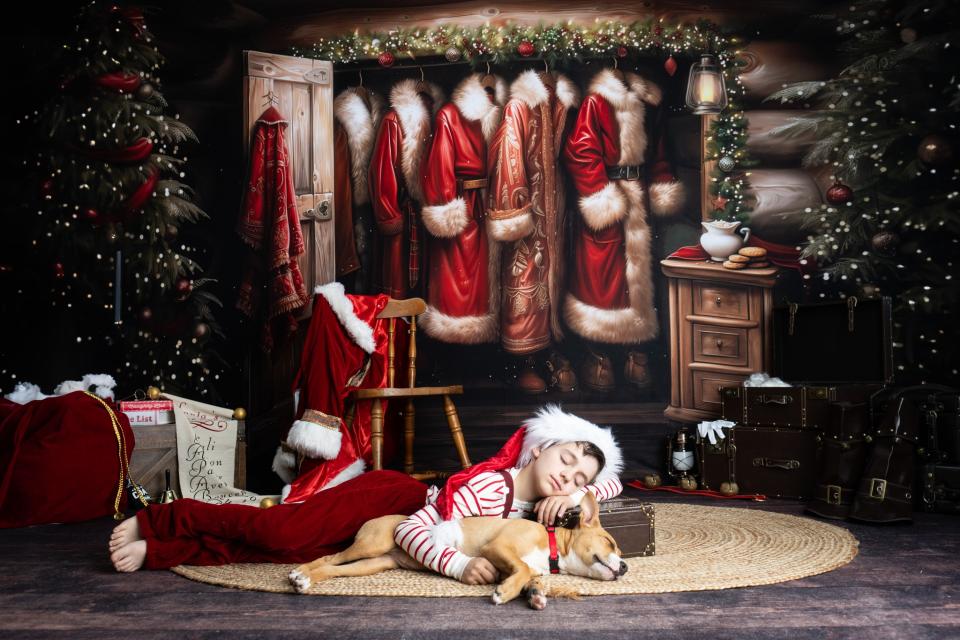 Santa's Rustic Cabin Closet (MD)