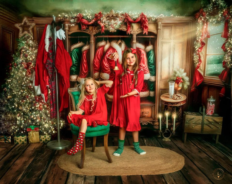 Santa's Cabin Closet (MD)