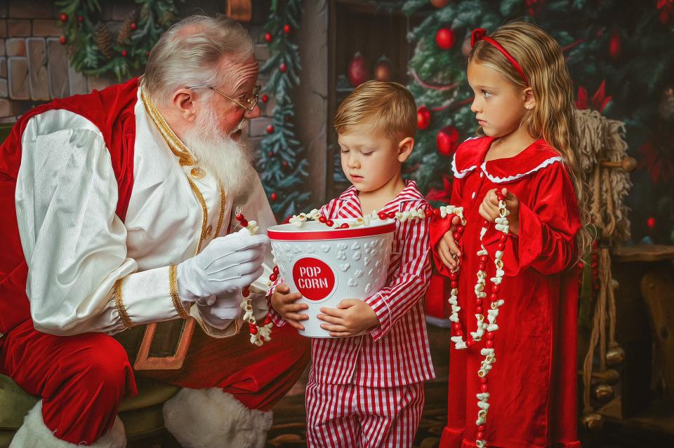 Santa's Christmas Cabin (Night) (MD)