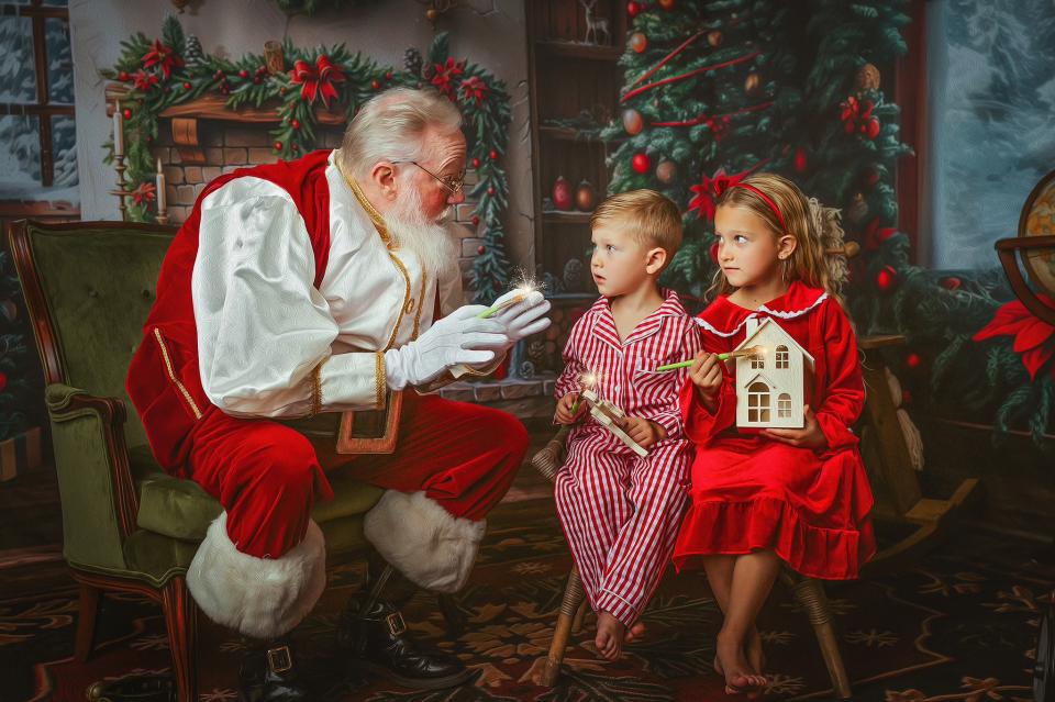 Santa's Christmas Cabin (Night) (MD)