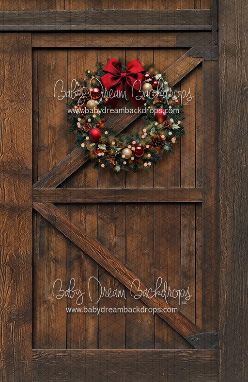 Skinny Cozy Stable Wreath Door Right (CC)