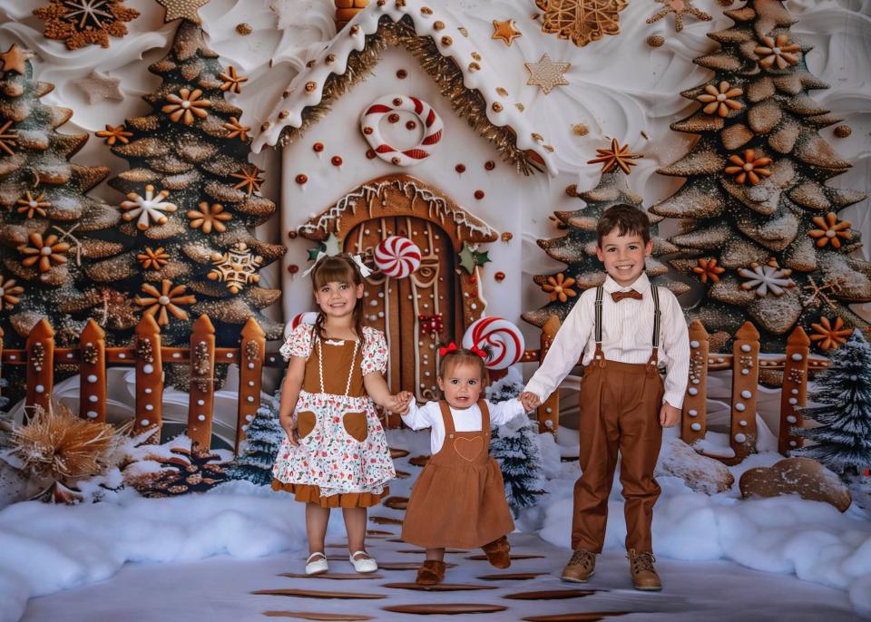 Snowy Gingerbread House (MD)