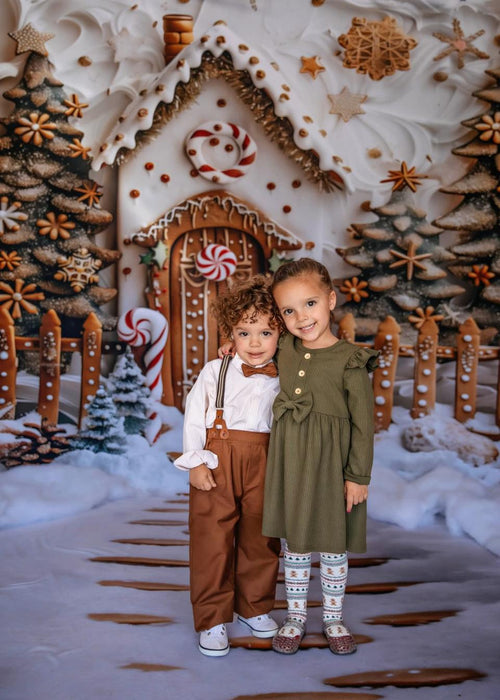 Snowy Gingerbread House (MD)