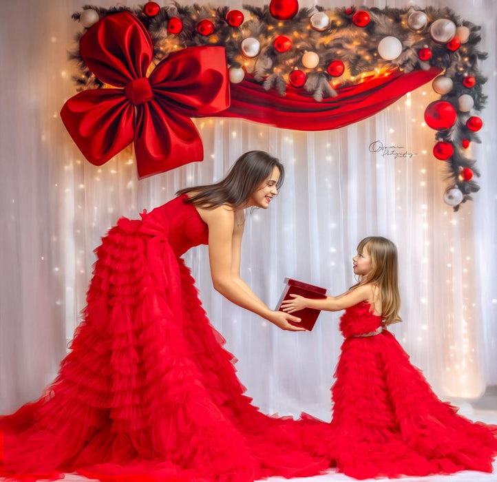 Sweeps Tinsel Tie Twinkle Curtain (JA)