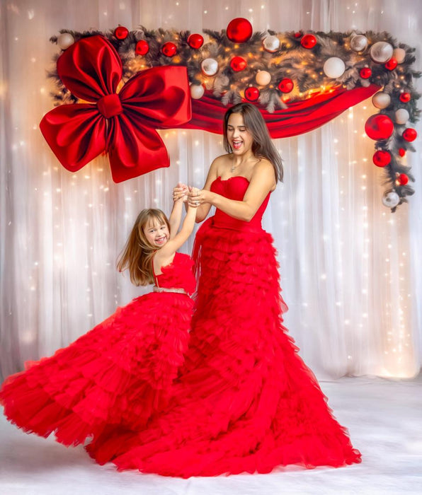 Sweeps Tinsel Tie Twinkle Curtain (JA)