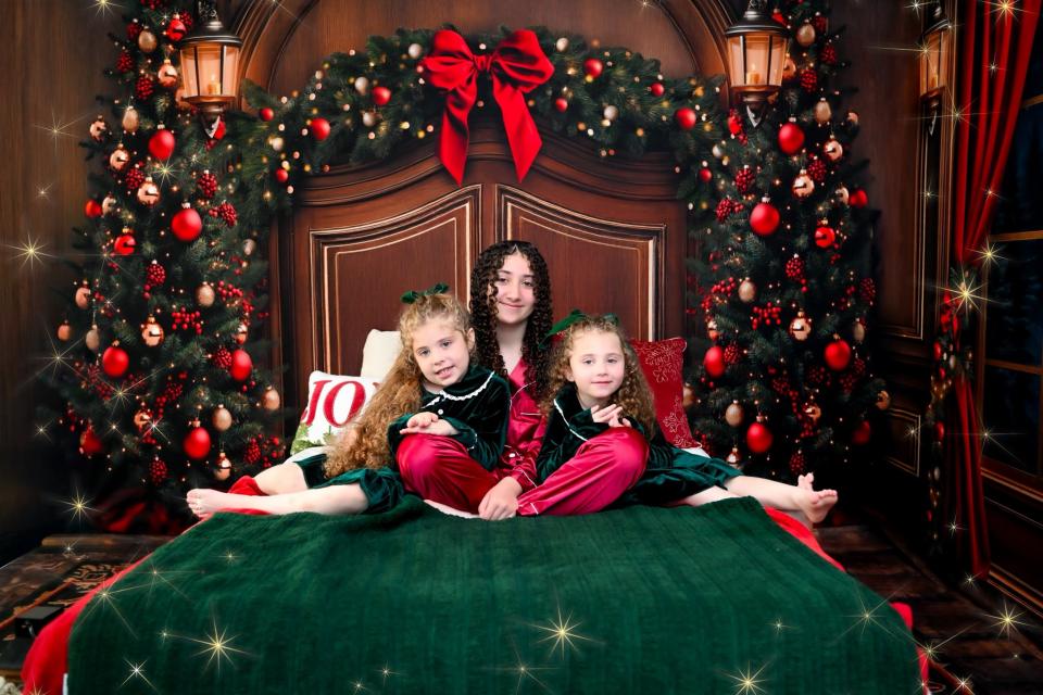 Room Cozy Caboose View Santa + Cozy Caboose Wood Queen Headboard + Archer Holiday Rug