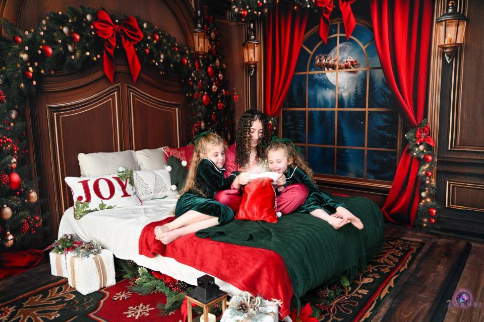 Room Cozy Caboose View Santa + Cozy Caboose Wood Queen Headboard + Archer Holiday Rug