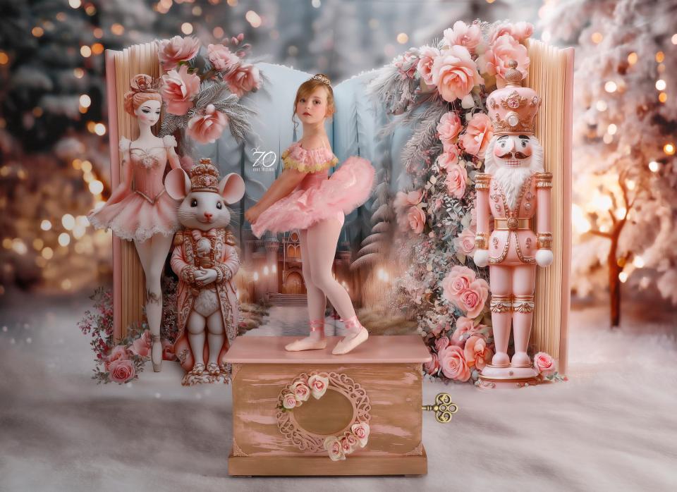 Forest Fables Nutcracker (JA)