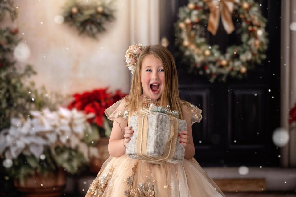 Gold and Black Christmas Porch (VR)