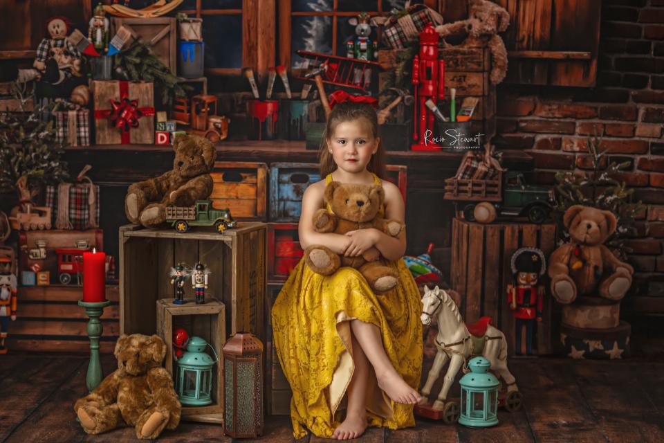 Merry Makers Workshop Window (JA)