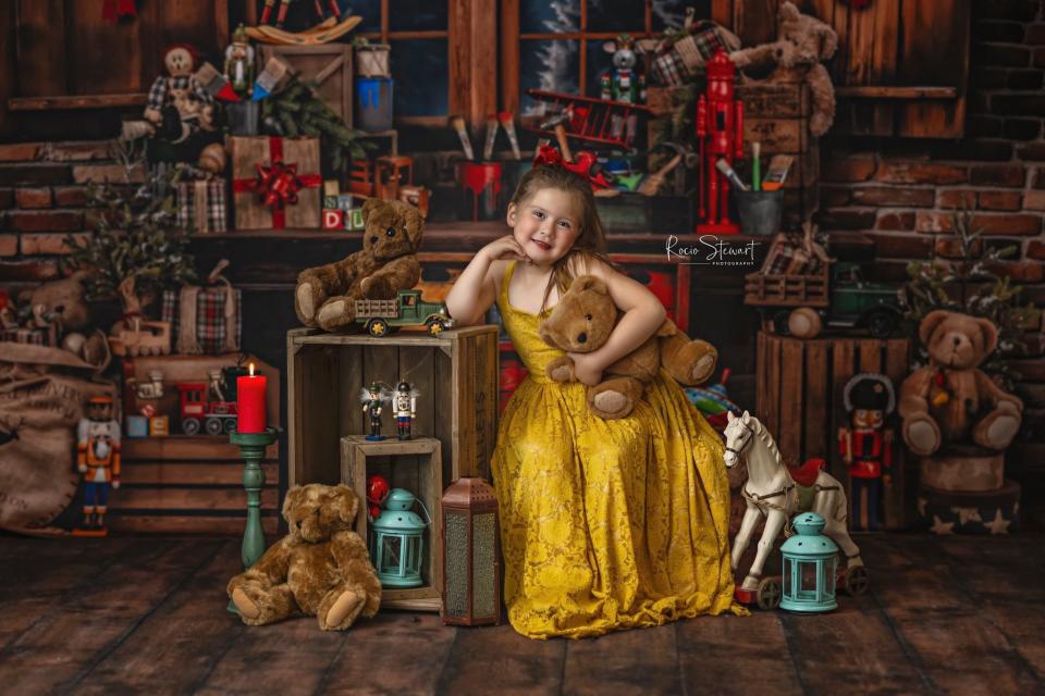 Merry Makers Workshop Window (JA)