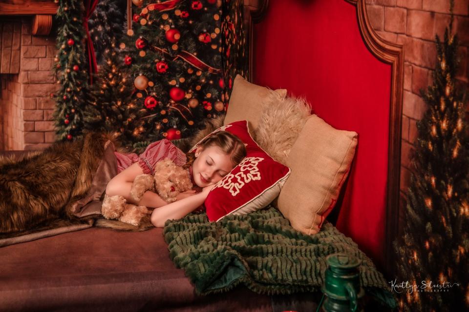 Room Merry Moonlight Fireplace Trees + Merry Moonlight Queen Headboard Flipped + Archer Horizontal Planks