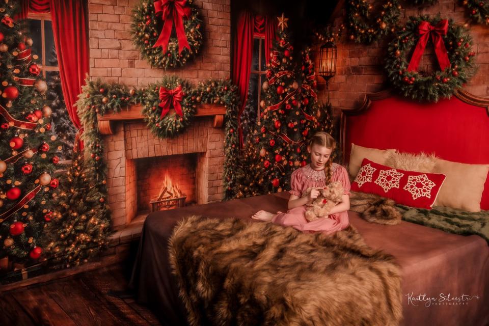 Room Merry Moonlight Fireplace Trees + Merry Moonlight Queen Headboard Flipped + Archer Horizontal Planks