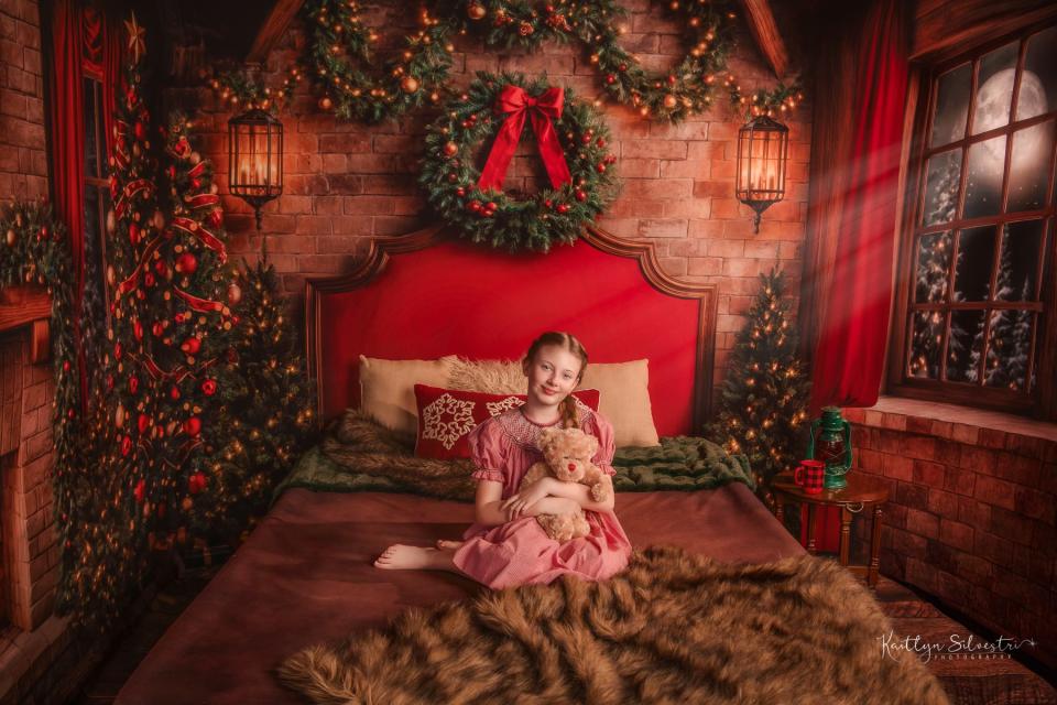 Room Merry Moonlight Fireplace Trees + Merry Moonlight Queen Headboard Flipped + Archer Horizontal Planks