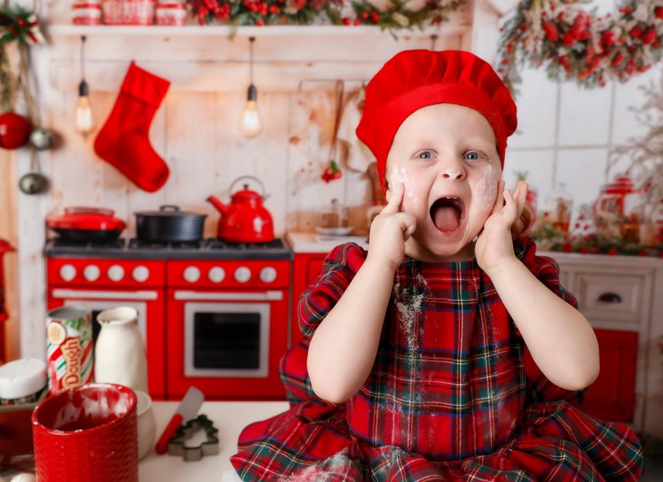 Santa's Little Bakers (WM)