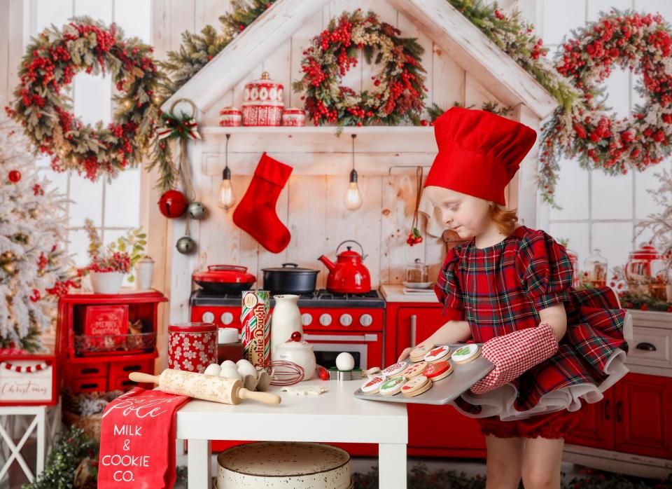 Santa's Little Bakers (WM)